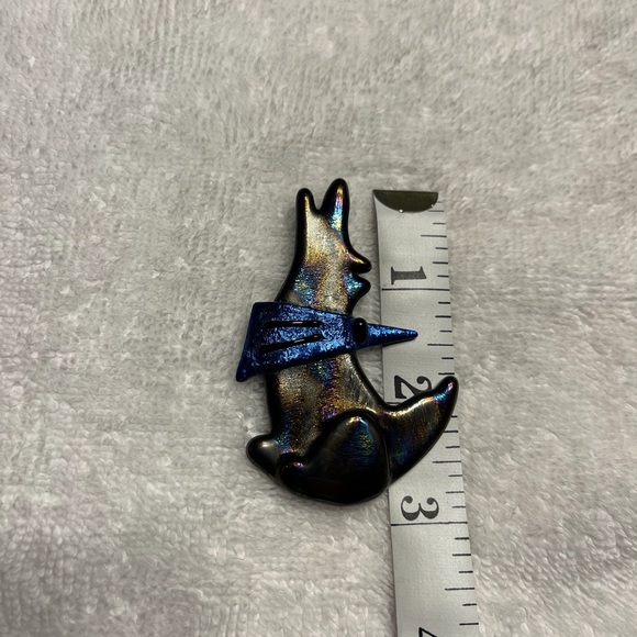 Howling Coyote Pin - Picture 2 of 3